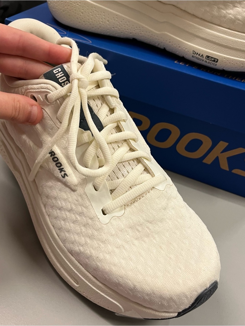 NIB Brooks Ghost Max Cream Textured Tennis Shoe Size 9 - Picture 4 of 8
